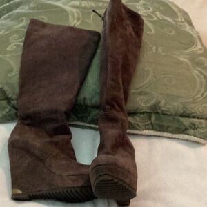 Never worn brown suede boots